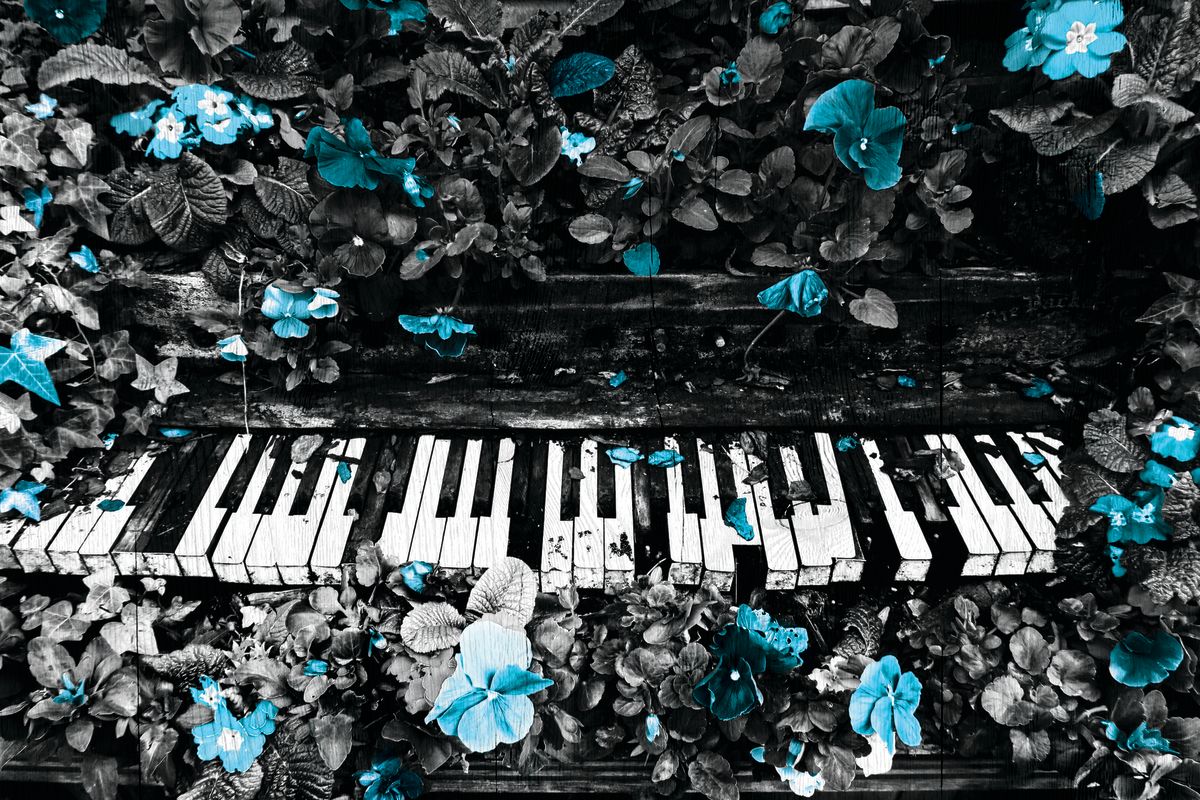 Flowers On Piano Pop